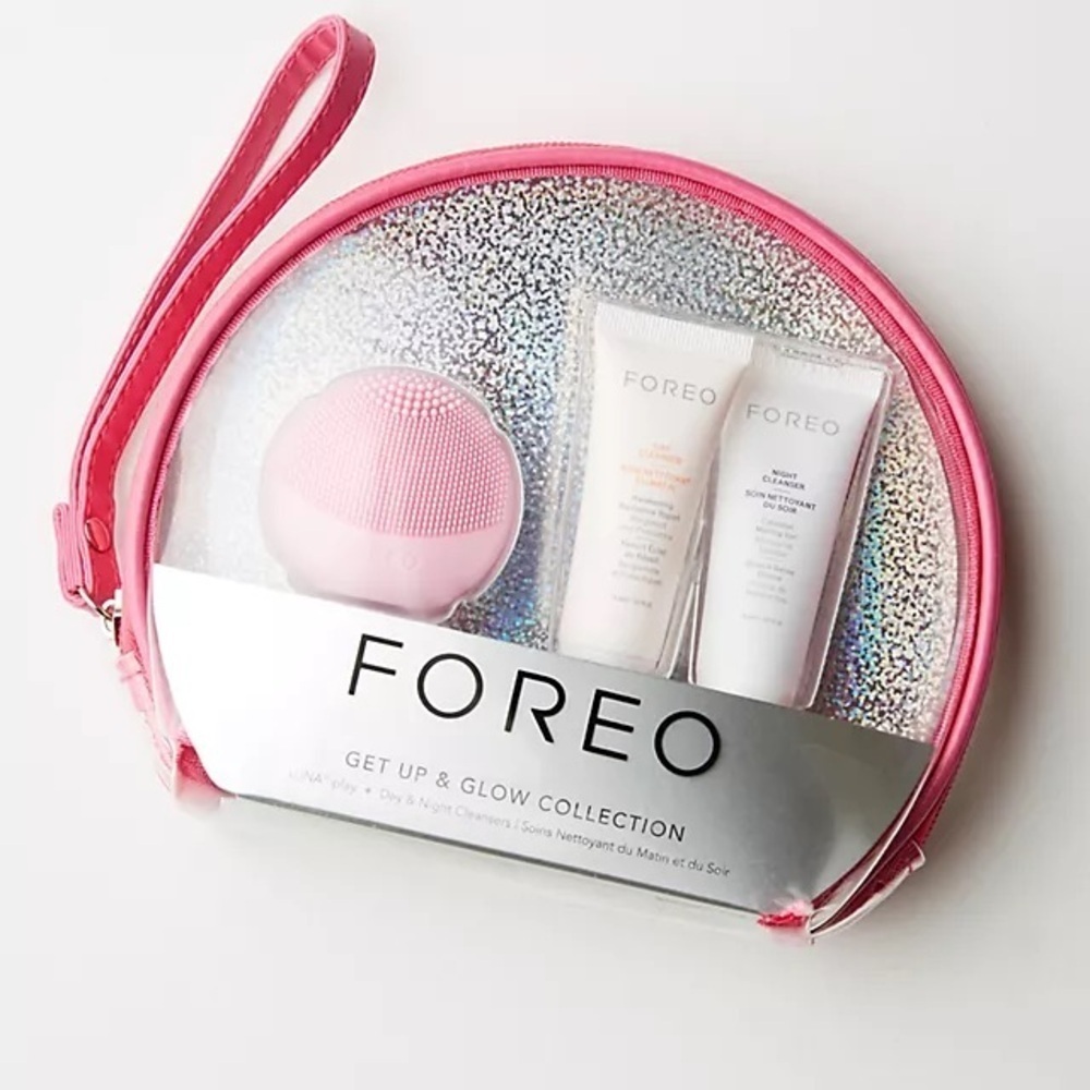 Foreo Get Up & Glow Gift Set